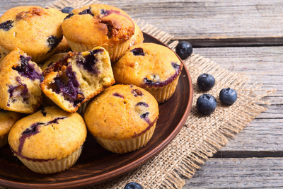Banana muffins with blueberry A scrumptious muffin with a healthy twist. Encompassing rolled oats and white whole wheat flour, this delectable blueberry muffin is lower in fat and higher in fiber than most other recipes found on the web.