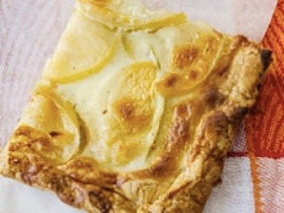 A light and chewy way to enjoy caramel baked apples! Use Granny Smith apples and Alma salted caramel sauce to get that tang and great flavor that comes with eating caramel apples. One slice is not enough!