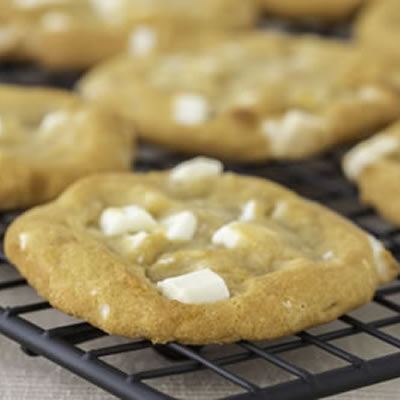 White chocolate macadamia nut cookies