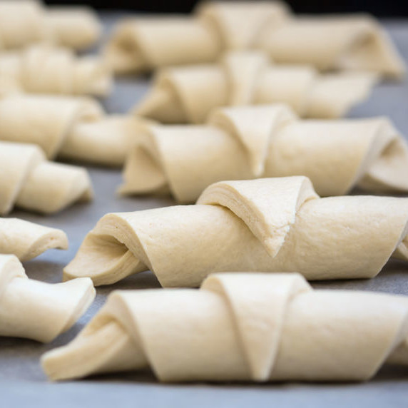 A pastry shortening is a firm yet malleable specialty fat used in laminated bakery products.