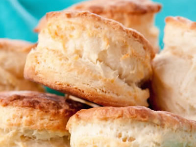 Perfect paired with a spicy sausage gravy, or Spicy Honey Butter (recipe below). Ample amount of cheese, ample amount of spice! A slight twist from the traditional biscuit, the dough is chalked full of Cheddar and Pepper Jack with a kick courtesy of the team of ginger and cayenne pepper.